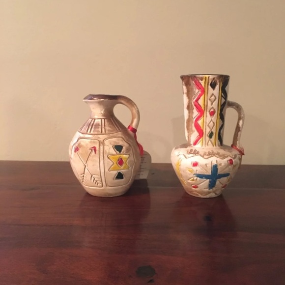 Two Native Souvenir Vases - Picture 3 of 8
